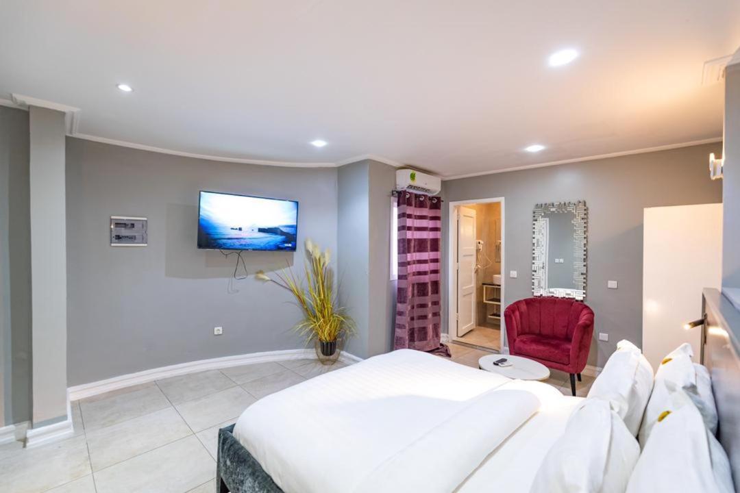 Villa Magnum Douala Bagian luar foto