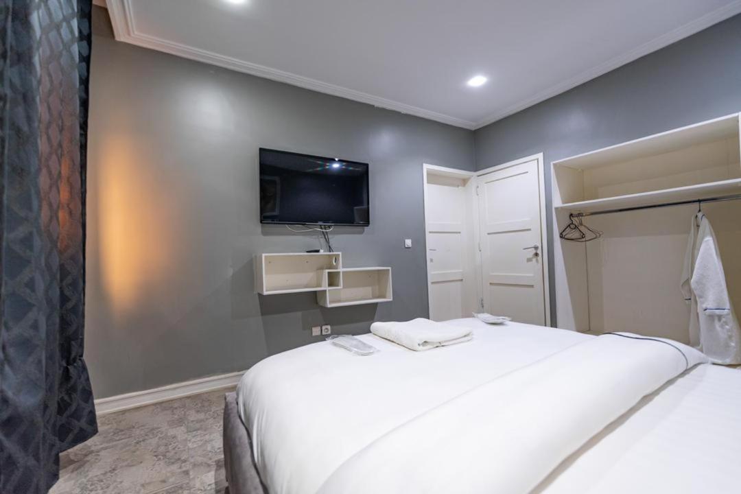 Villa Magnum Douala Bagian luar foto