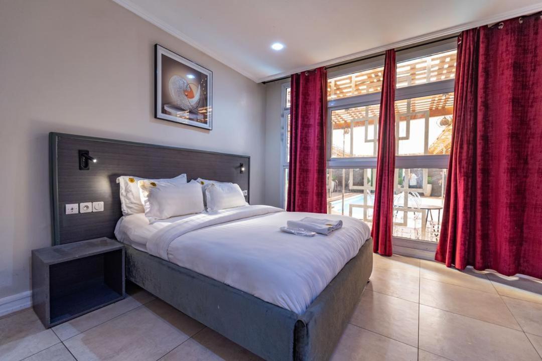 Villa Magnum Douala Bagian luar foto