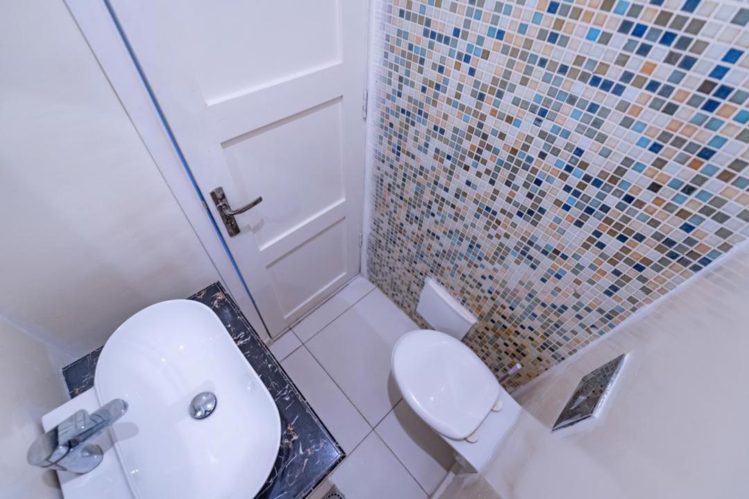 Villa Magnum Douala Bagian luar foto