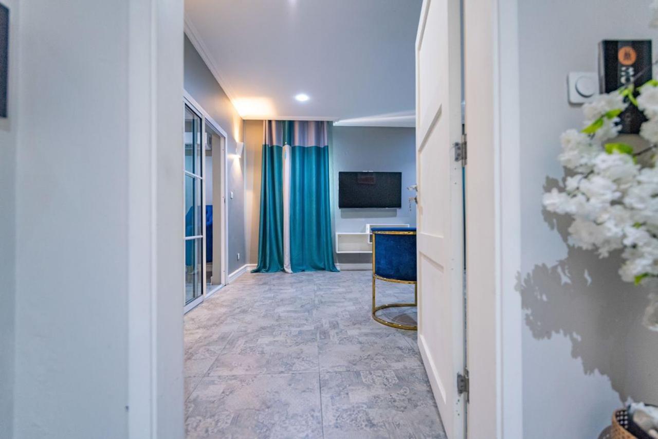 Villa Magnum Douala Bagian luar foto