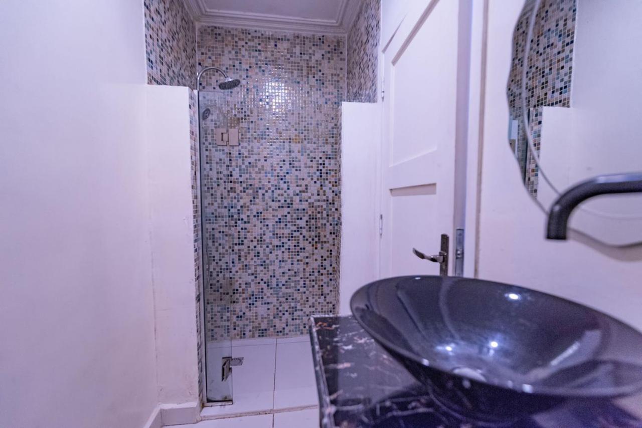 Villa Magnum Douala Bagian luar foto