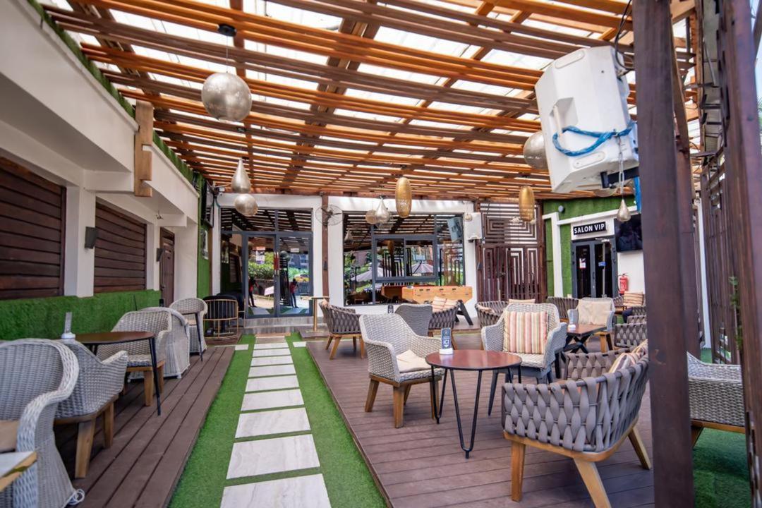 Villa Magnum Douala Bagian luar foto